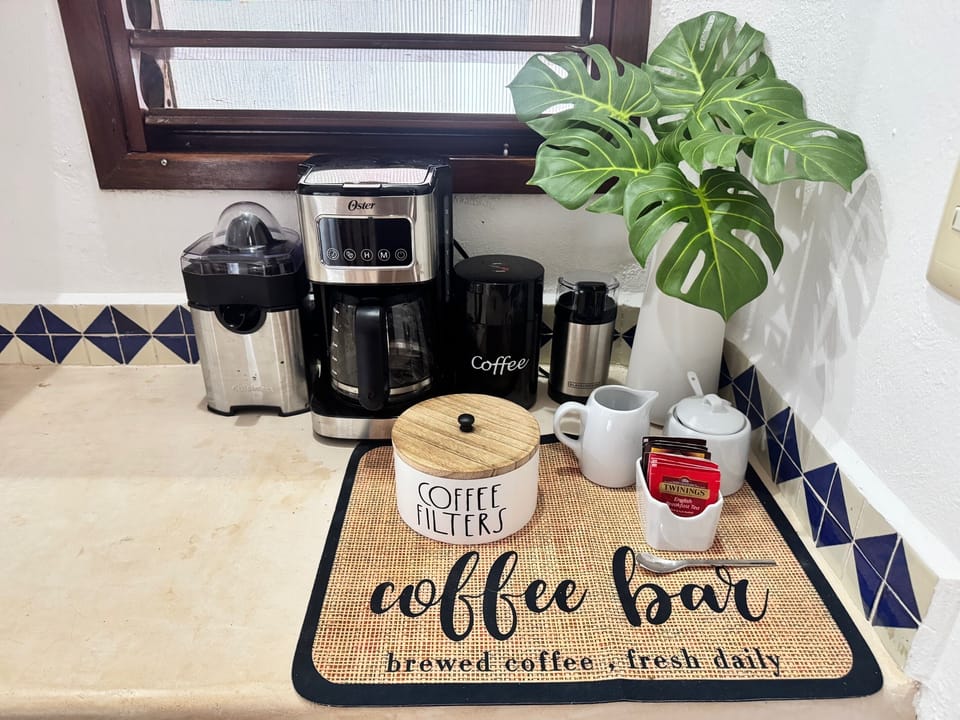 Coffee and tea bar