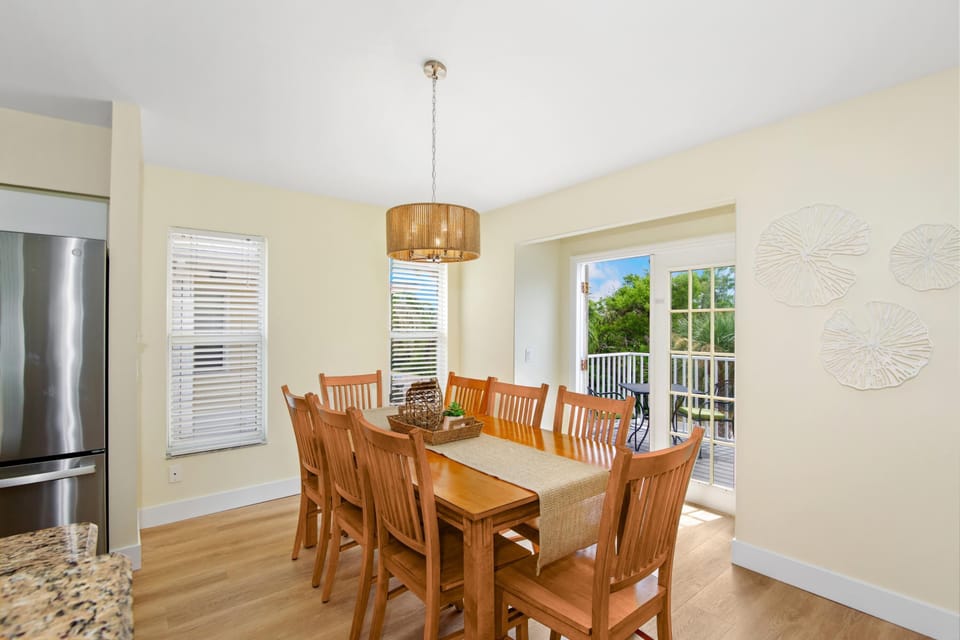 House, Multiple Beds (Citrus Sol) | Dining