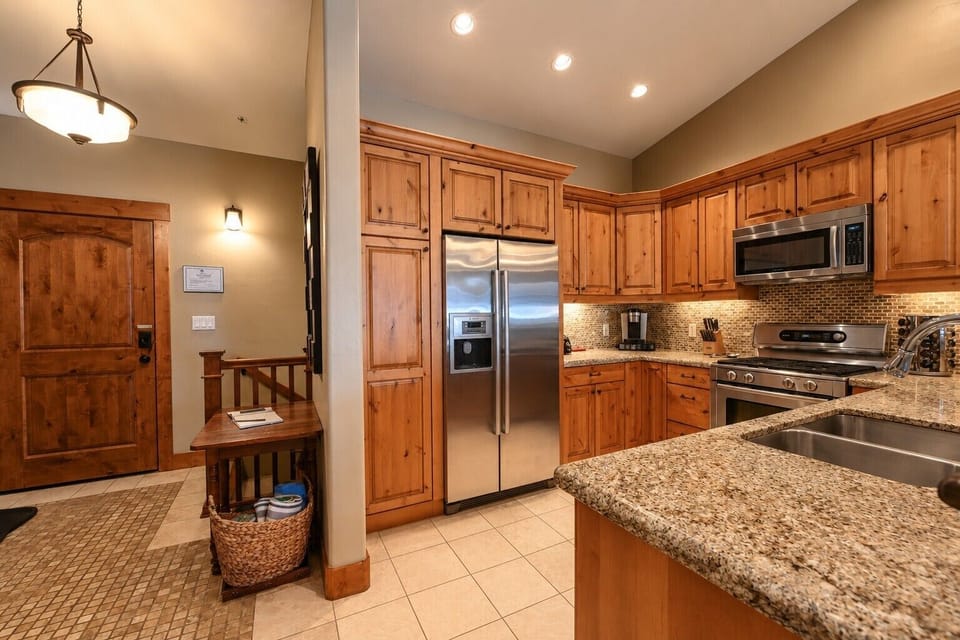Well-equipped kitchen with plenty of counter and cabinet space