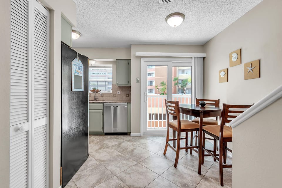 House, 2 Queen Beds (Sunset Reef 112) | Dining