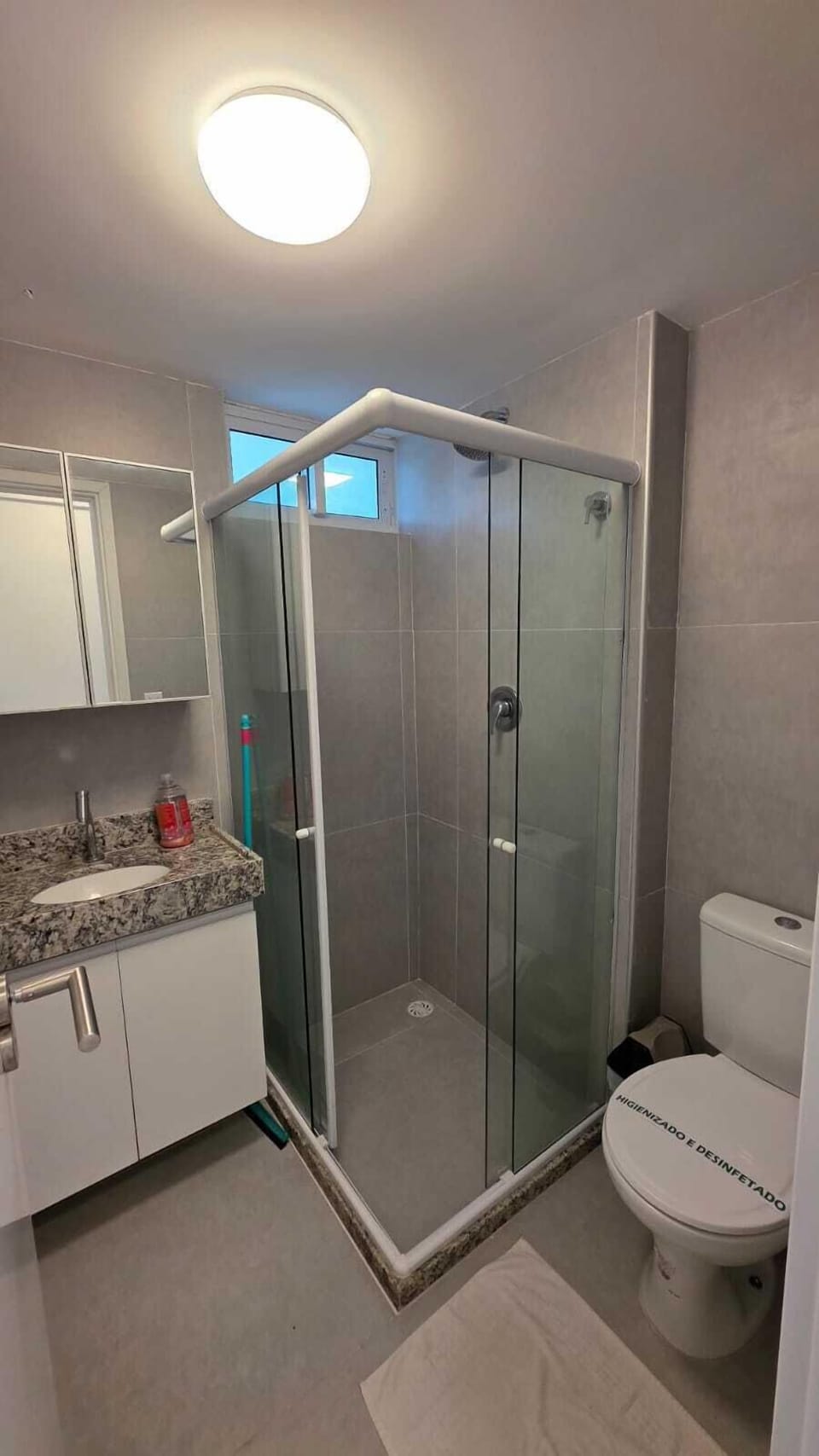 Comfort Apartment, City View | Bathroom | Shower, towels, toilet paper
