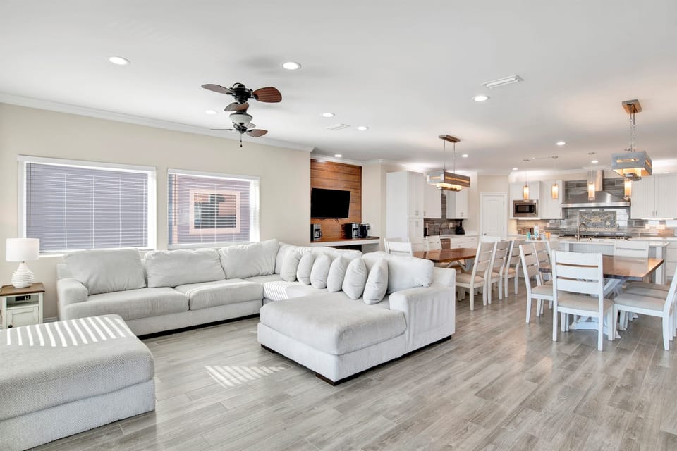 Spacious Common Area for Family Fun