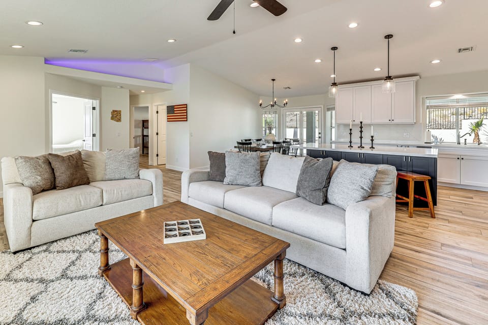 Living Room | Free WiFi | Central A/C & Heat