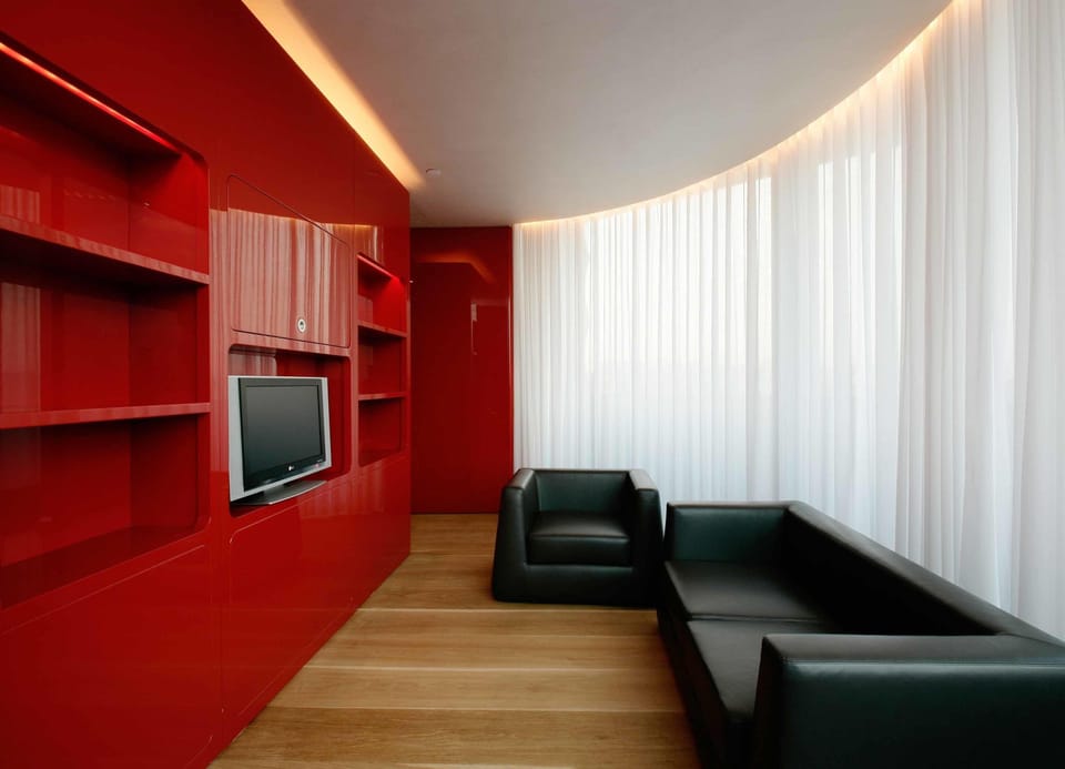 Junior Suite | In-room safe, desk, blackout drapes, soundproofing
