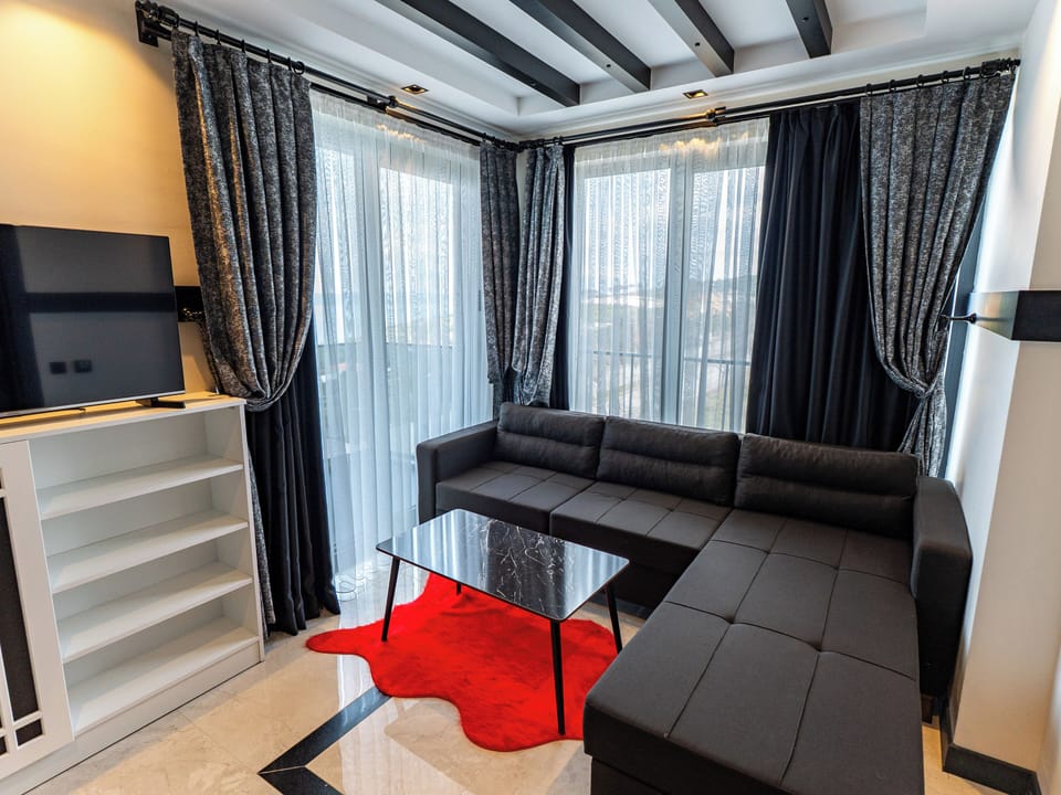 Deluxe Suite, 1 Bedroom, Balcony, Sea View | In-room safe, desk, blackout drapes, soundproofing