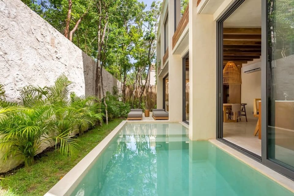 Let the lush garden and turquoise water take you away to the real Tulum experience, the energy of the jungle of Tulum is so nurturing. The entire villa's open floor plan allows you to bask in the gentle sunny light. 