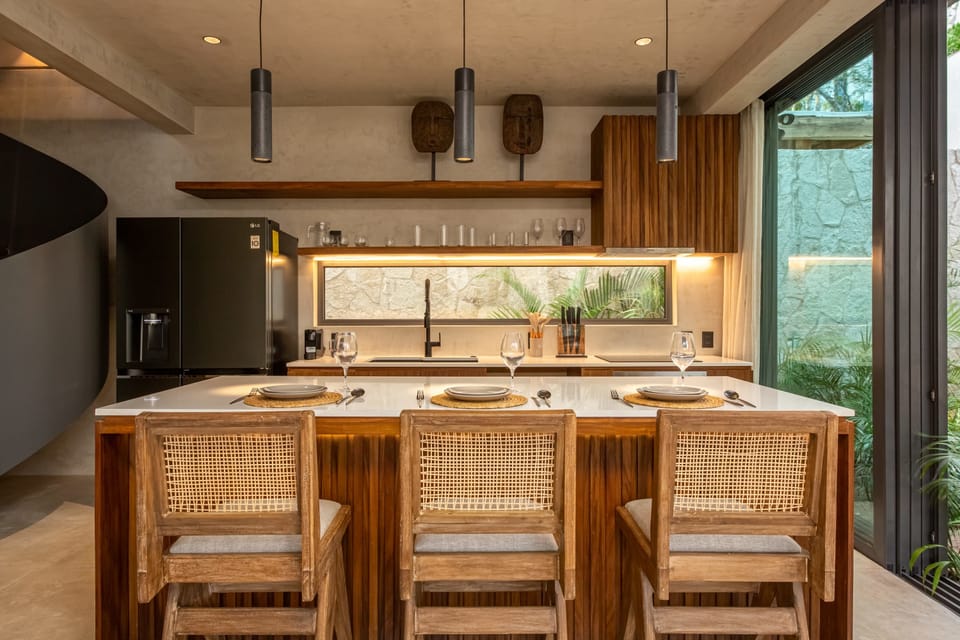 Fully equipped kitchen with appliances and kitchenware. Nothing will be missing to ensure you have the best stay