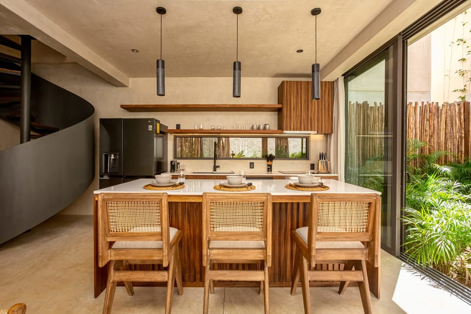 A fully equipped kitchen to prepare your favorite meals, with modern appliances and all the essentials you need for a perfect stay. Whether you're cooking a quick breakfast or a gourmet dinner, this kitchen has everything to make your experience unforgett