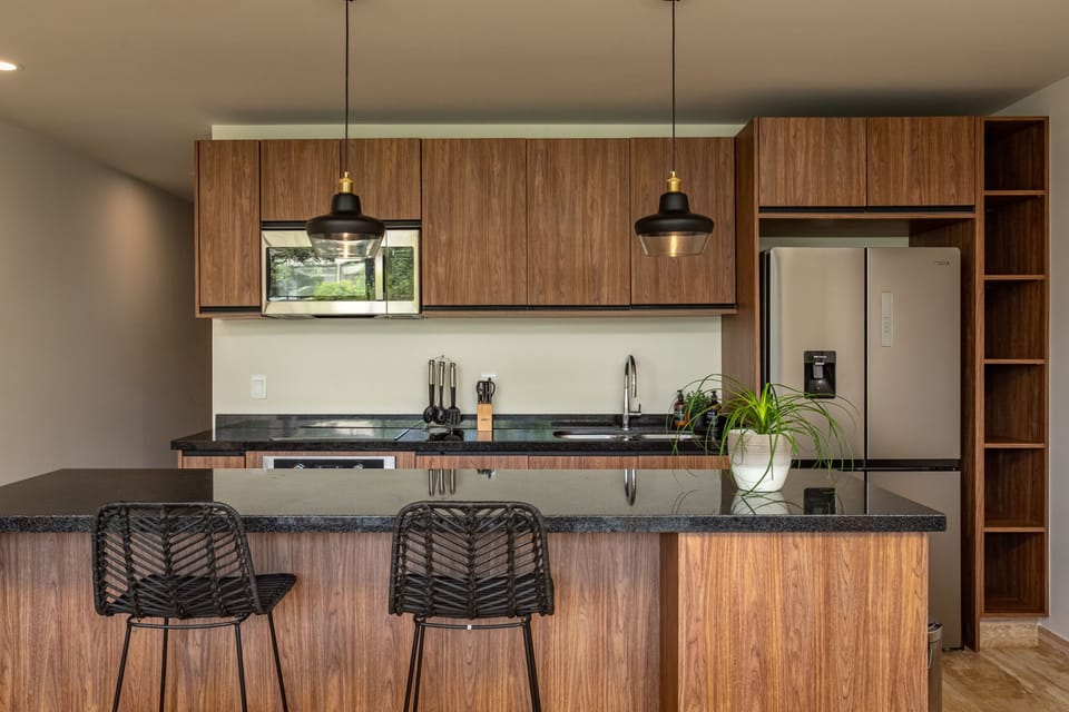 Stylish Kitchen with Premium Appliances & Breakfast Bar