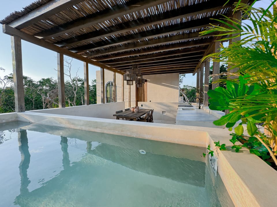 Second pool located on the rooftop