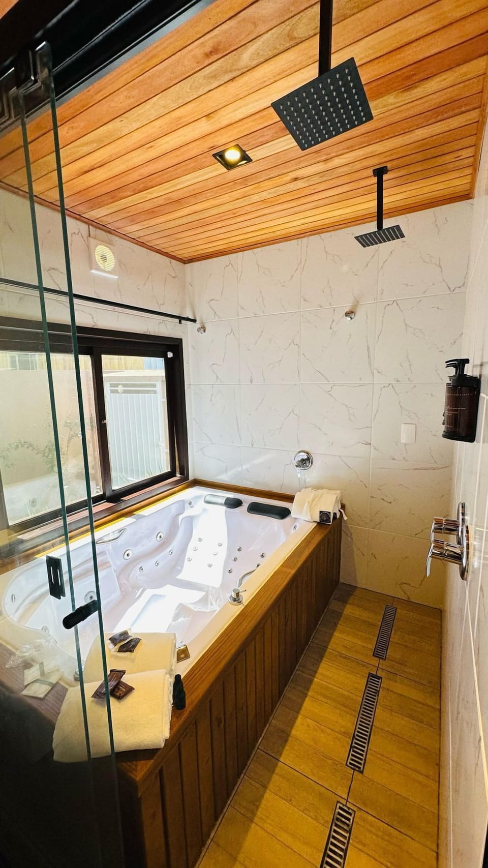 Deluxe Quadruple Room, Patio | Bathroom | Bidet