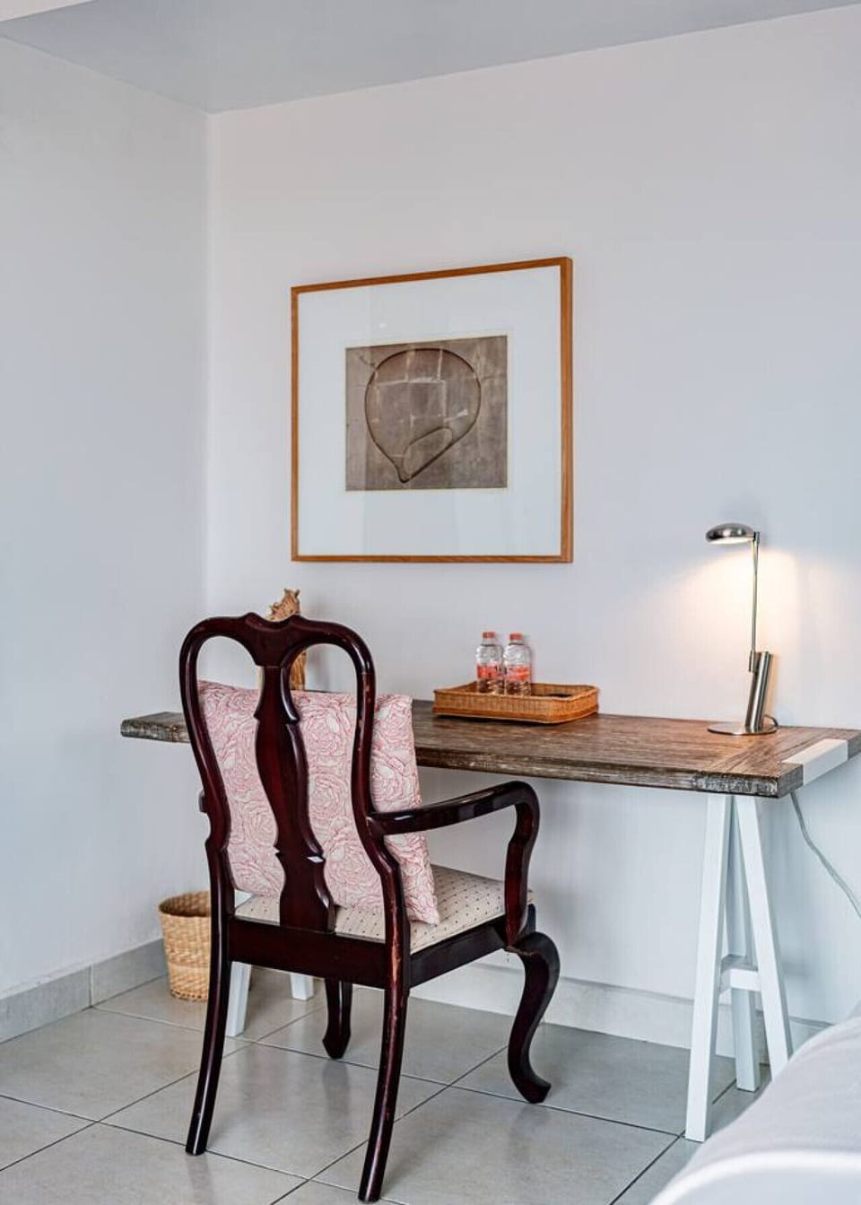 Comfortable workspace with lamp & water, ideal for focus or quiet moments.