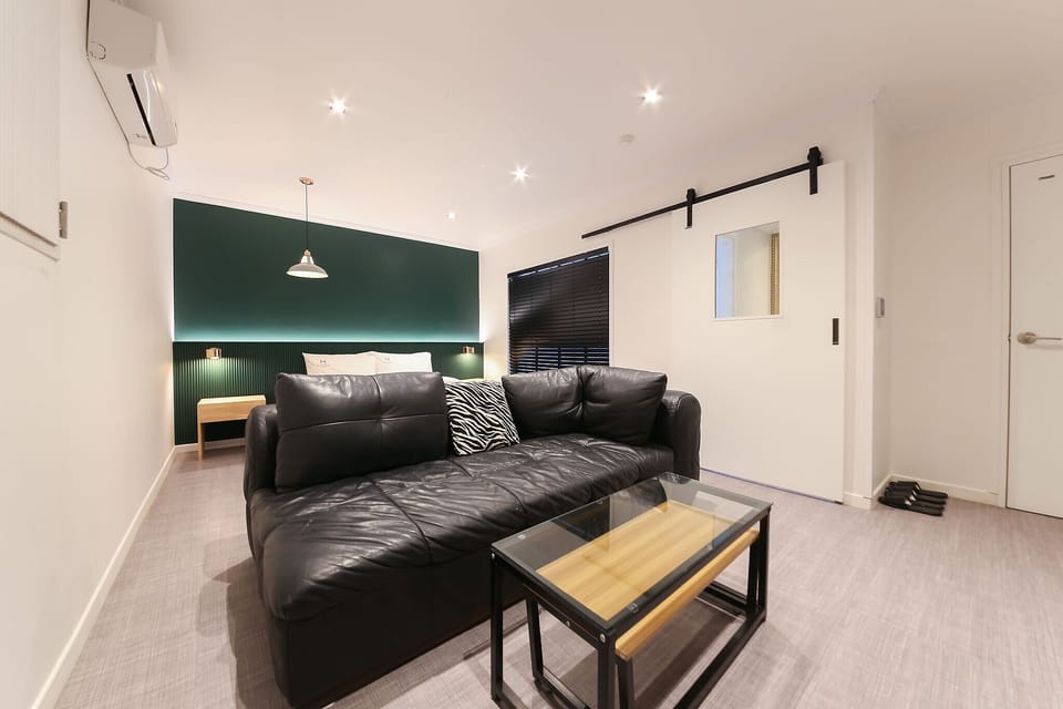 Premium Room, City View | Desk, laptop workspace, soundproofing, free WiFi