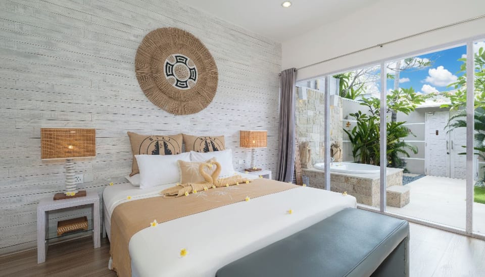 Villa, Pool View | Laptop workspace, bed sheets