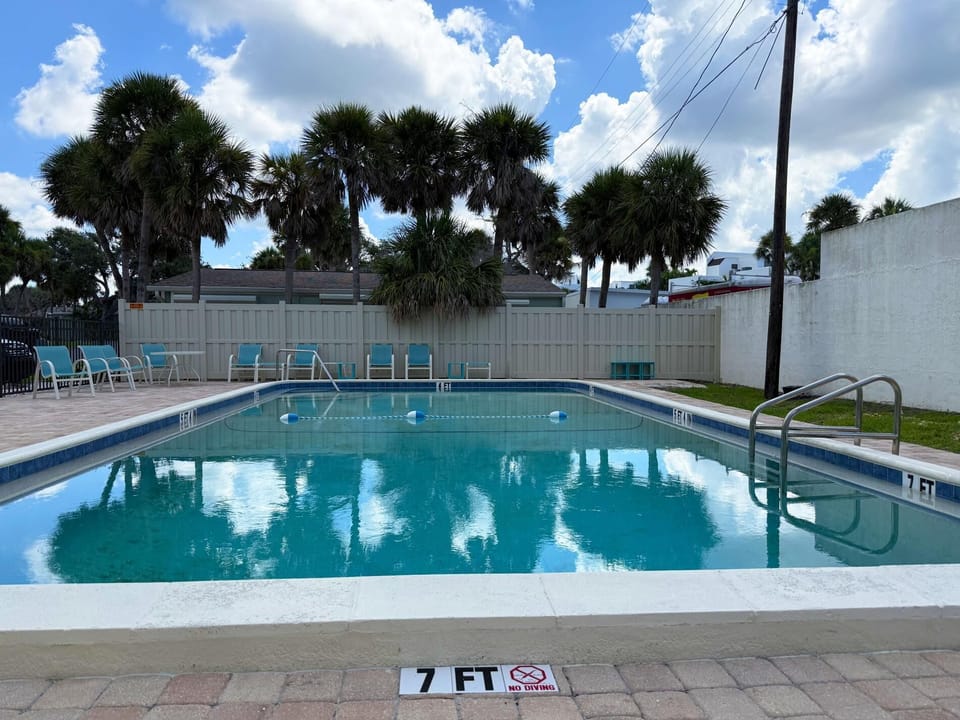 Admiralty Villas – Bayside Modern 2BR Retreat (4305)