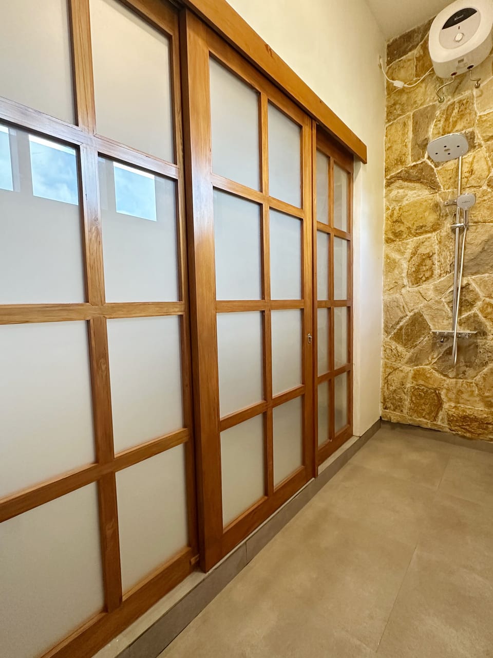 Villa Garden | Bathroom | Shower, rainfall showerhead, free toiletries, towels