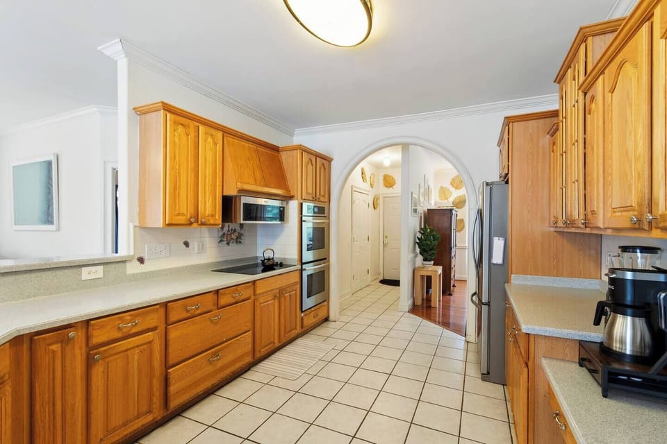 Fully equipped kitchen perfect for cooking and entertaining.