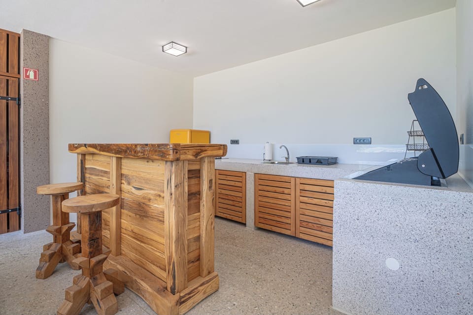 Outdoor kitchen