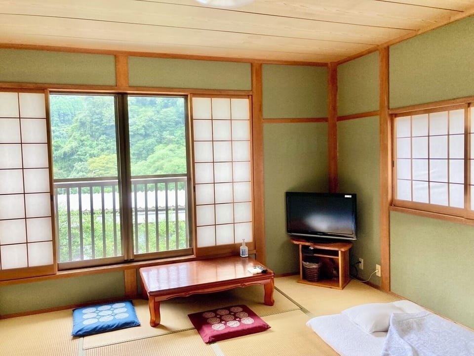Basic Double or Twin Room, Mountain View | Blackout drapes, iron/ironing board (on request), WiFi (free)