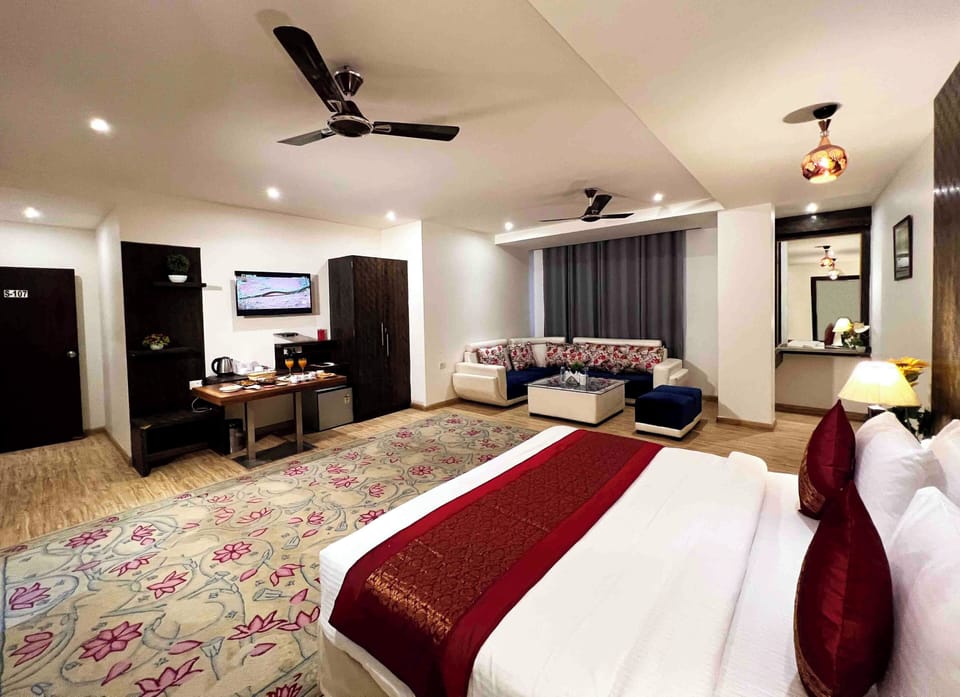 Luxury Suite, City View | Free WiFi