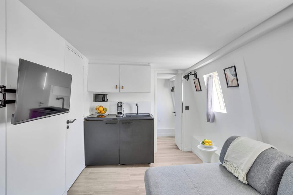 The kitchen is fully equipped to prepare a simple meal 