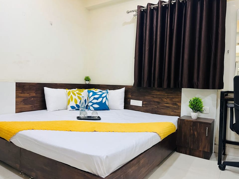 Executive Room Double Bed | Desk, free WiFi