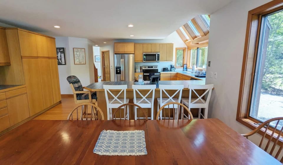 Signature House, 5 Bedrooms, Patio, Lake View | In-room dining