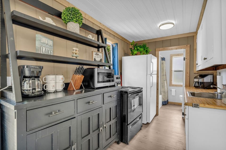 Everything you need, nothing you don’t. This kitchen’s stocked and ready for morning coffee or lakeside snacks.