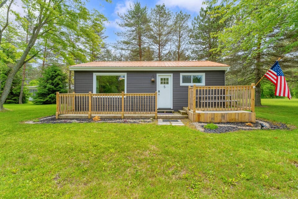 Cottage #5 exterior – Cute, modern, and patriotic. Cottage #5 is dressed in fresh siding, front porch flair, and lake-town energy.