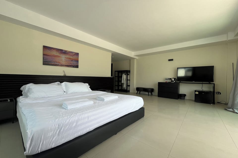 Grand Room, 1 King Bed, Terrace, Sea View | In-room safe, desk, blackout drapes, free WiFi