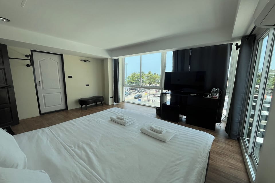 Grand Room, 1 King Bed | View from room