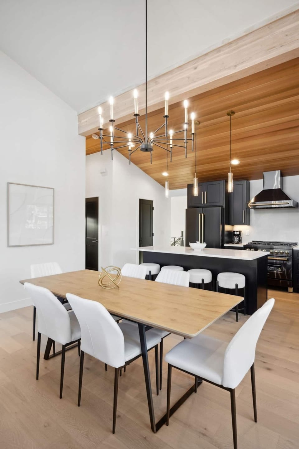 Dining table w/ seating for 6