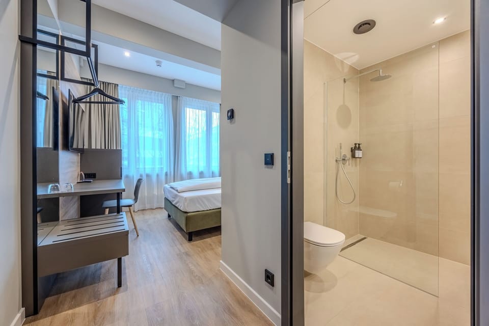 Comfort Single Room | In-room safe, soundproofing, iron/ironing board, free WiFi