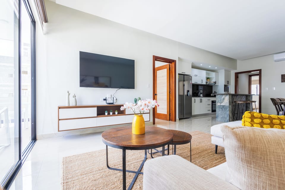 Luxury Apartment, Pool View | Living area