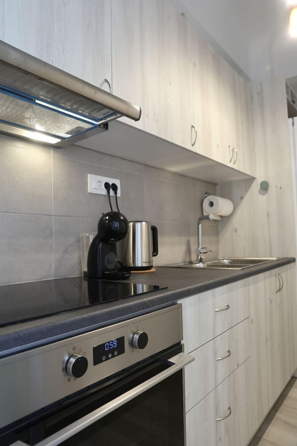 Comfort Apartment, Kitchen | Private kitchen | Full-size fridge, oven, stovetop, coffee/tea maker