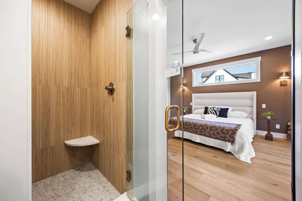 Full Bathroom 2: Step into a spa-like experience in this well-maintained and thoughtfully designed bathroom. Enjoy the fresh ambiance and all the essentials for a relaxing stay.
