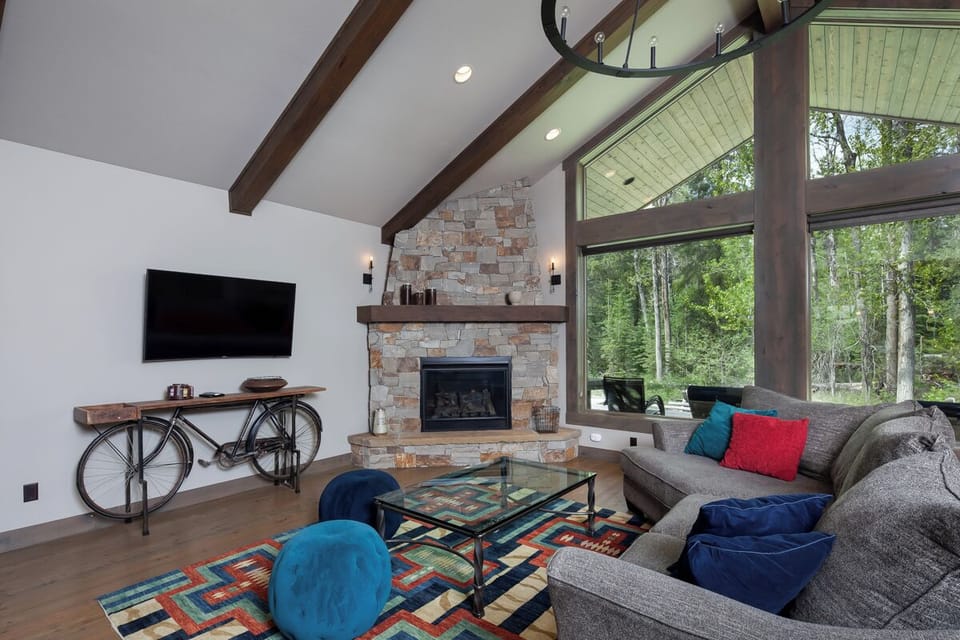 Stretch out on the sectional and savor the woodland scenery.