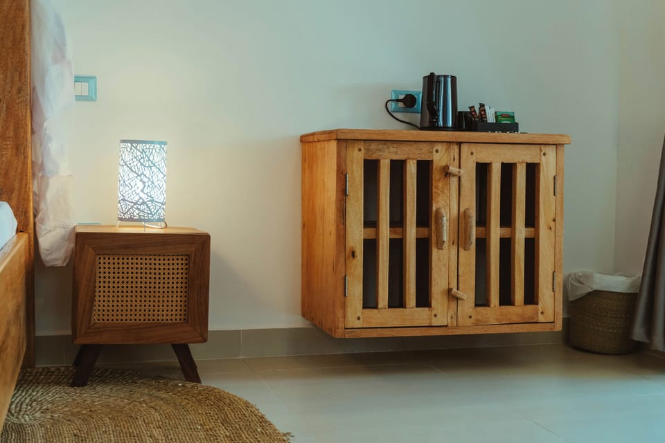 Deluxe Suite, Pool View | Minibar