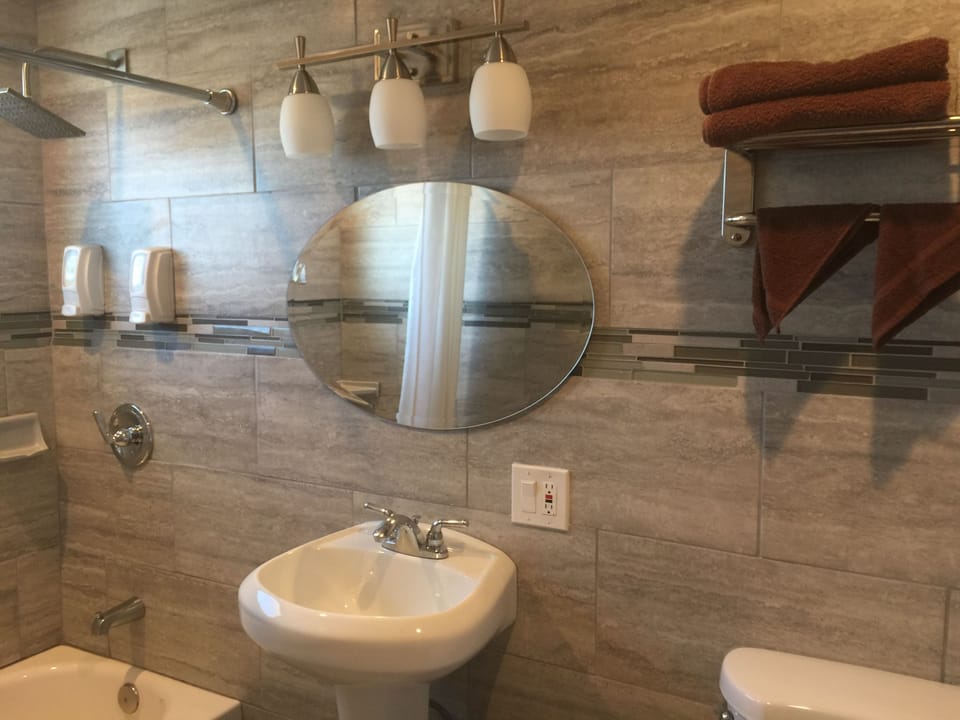 Combined shower/tub, deep soaking tub, free toiletries, hair dryer