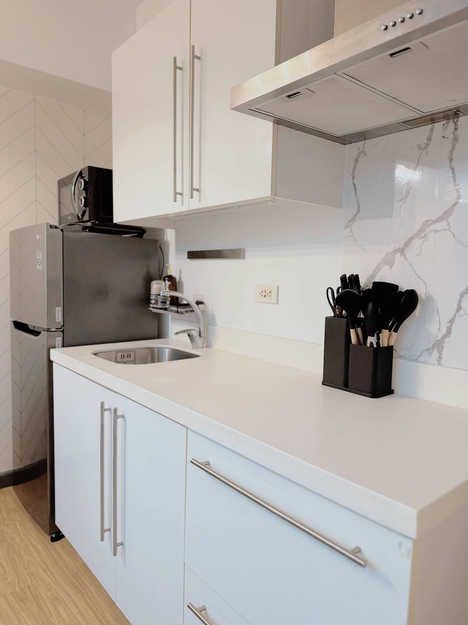 Condo, 1 Bedroom, Balcony, City View | Interior