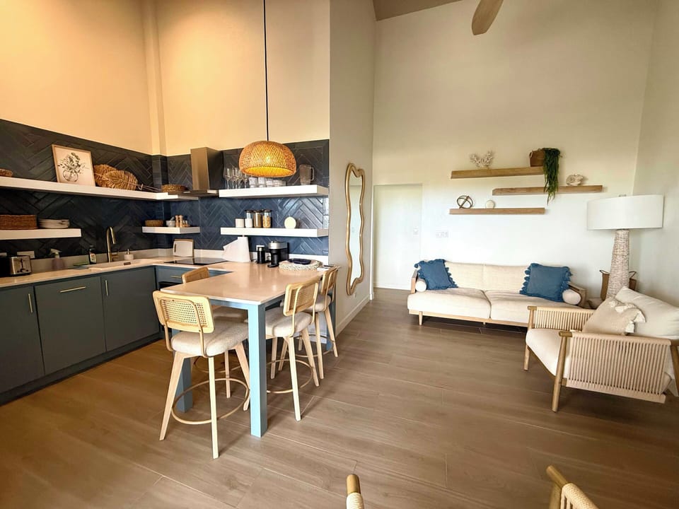 Apartment, 2 Bedrooms, Balcony, Ocean View | Dining room