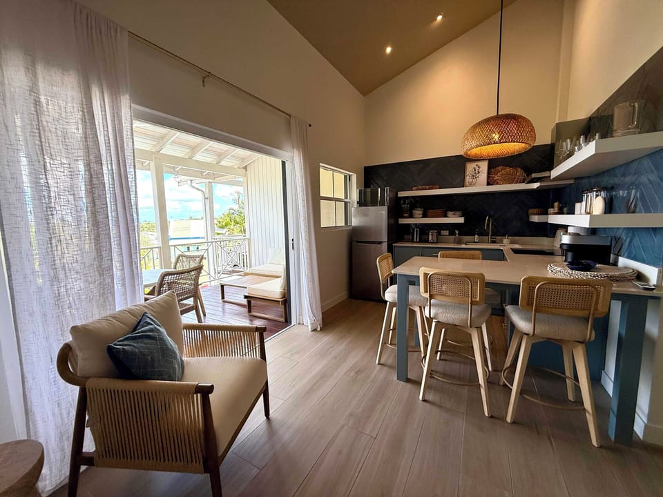 Apartment, 2 Bedrooms, Balcony, Ocean View | Dining room