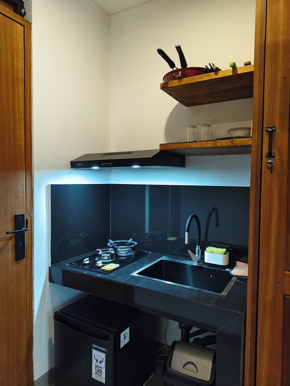Mini-fridge, stovetop, dishwasher, cookware/dishes/utensils