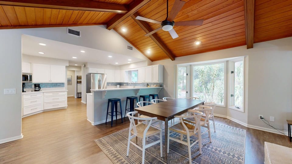 Eat-in Kitchen