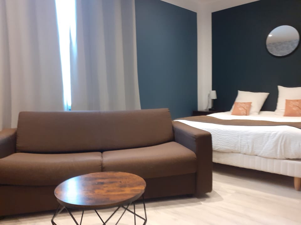 Superior Double or Twin Room | Desk, bed sheets