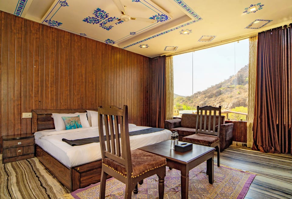 Tree House Chalet | Individually furnished, free WiFi, bed sheets
