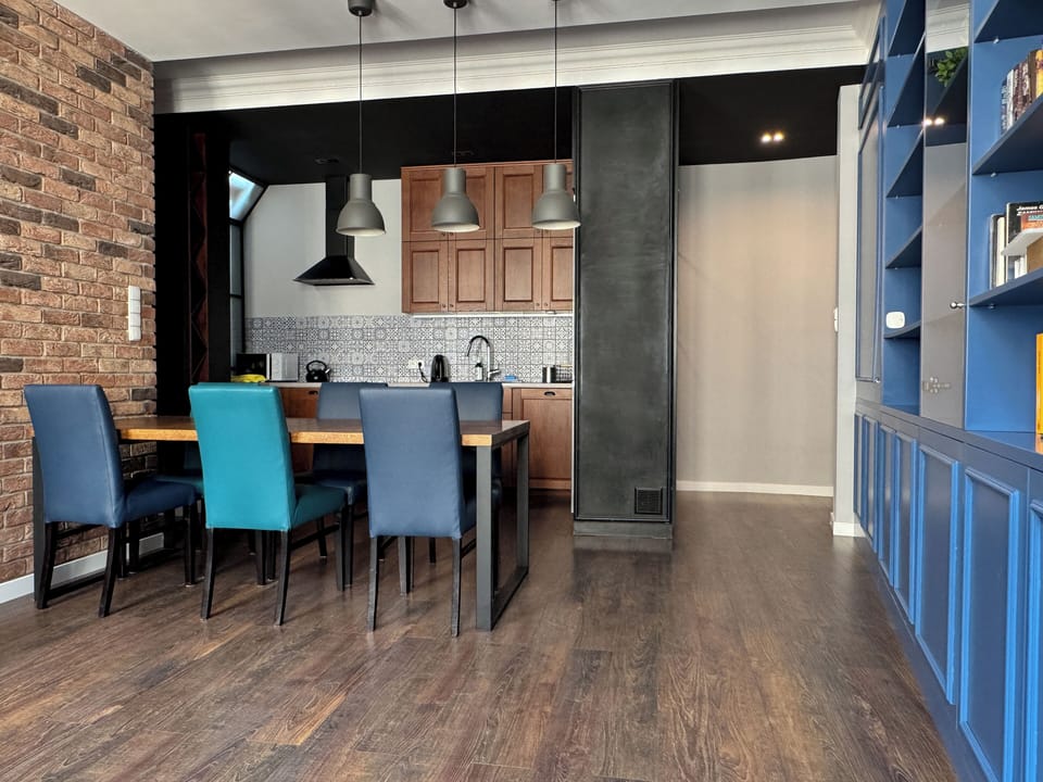 Comfort Apartment, City View | Living room | Smart TV