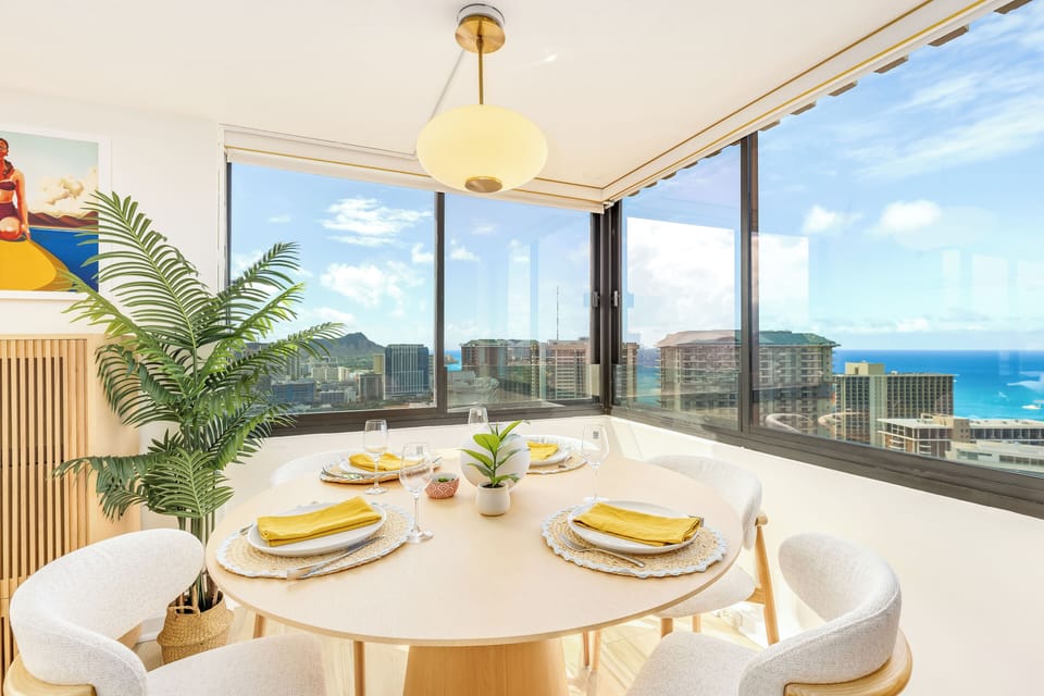 Enjoy every meal with stunning, unobstructed views