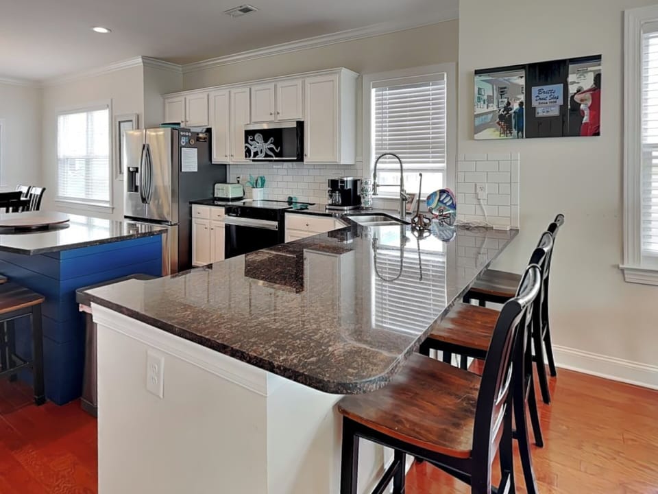 Breakfast Bar Seating for 3
