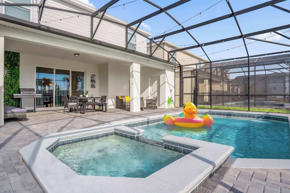 Private Swimming Pool & Hot Tub